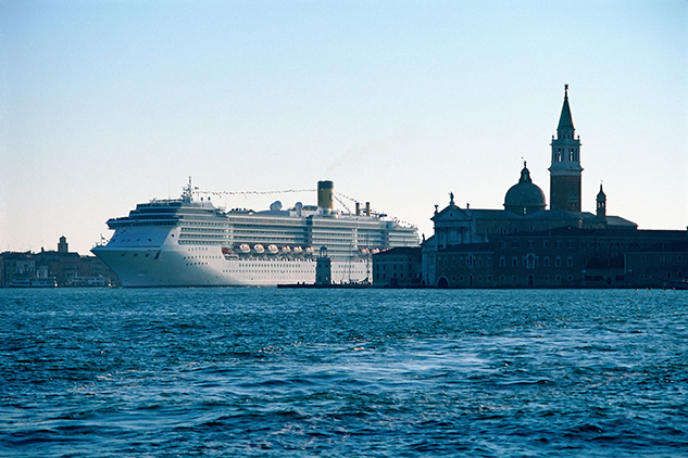 Cruise ship